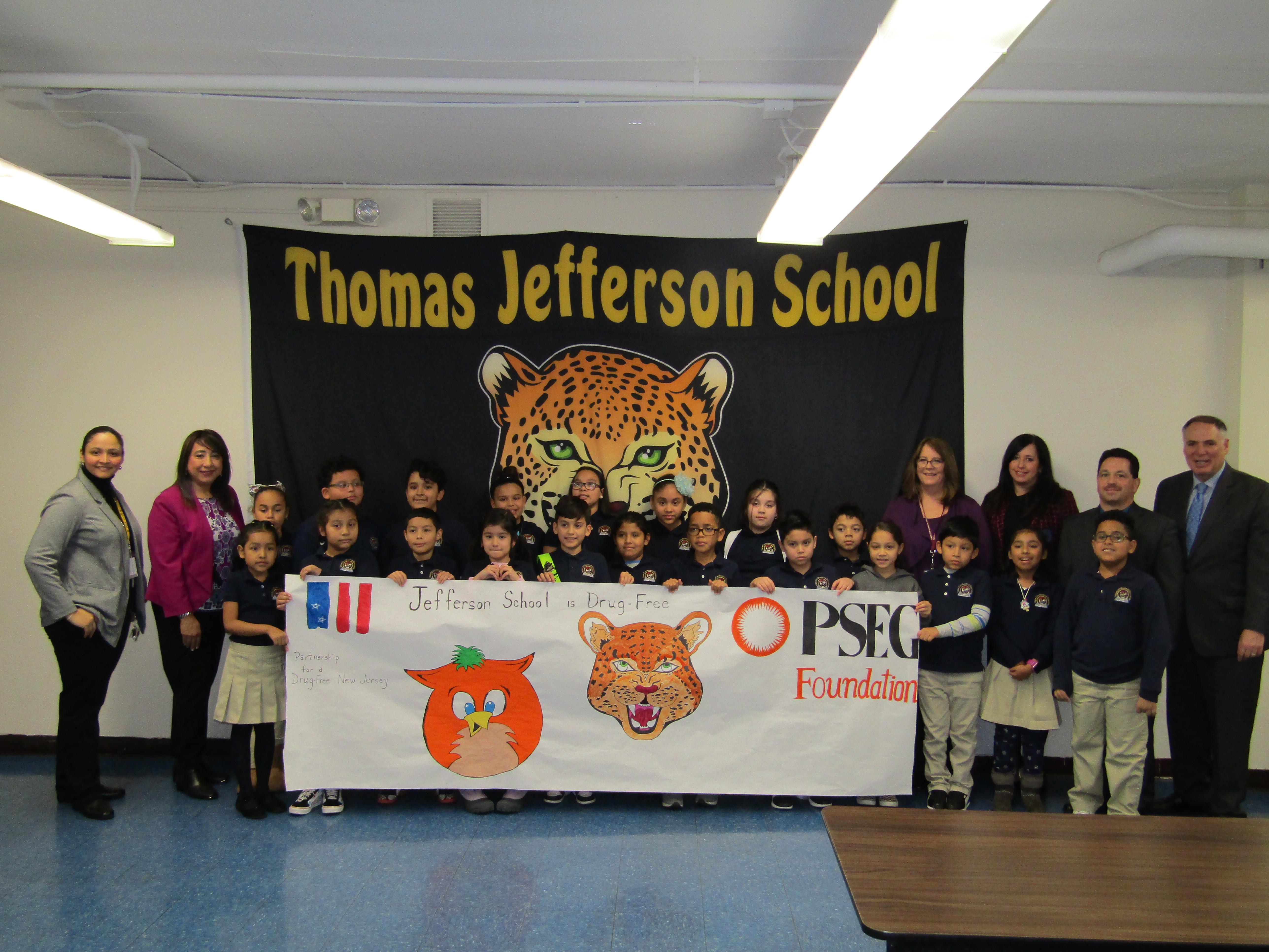 Group photo of students, teachers, Drug Free Representatives and Jefferson Administration